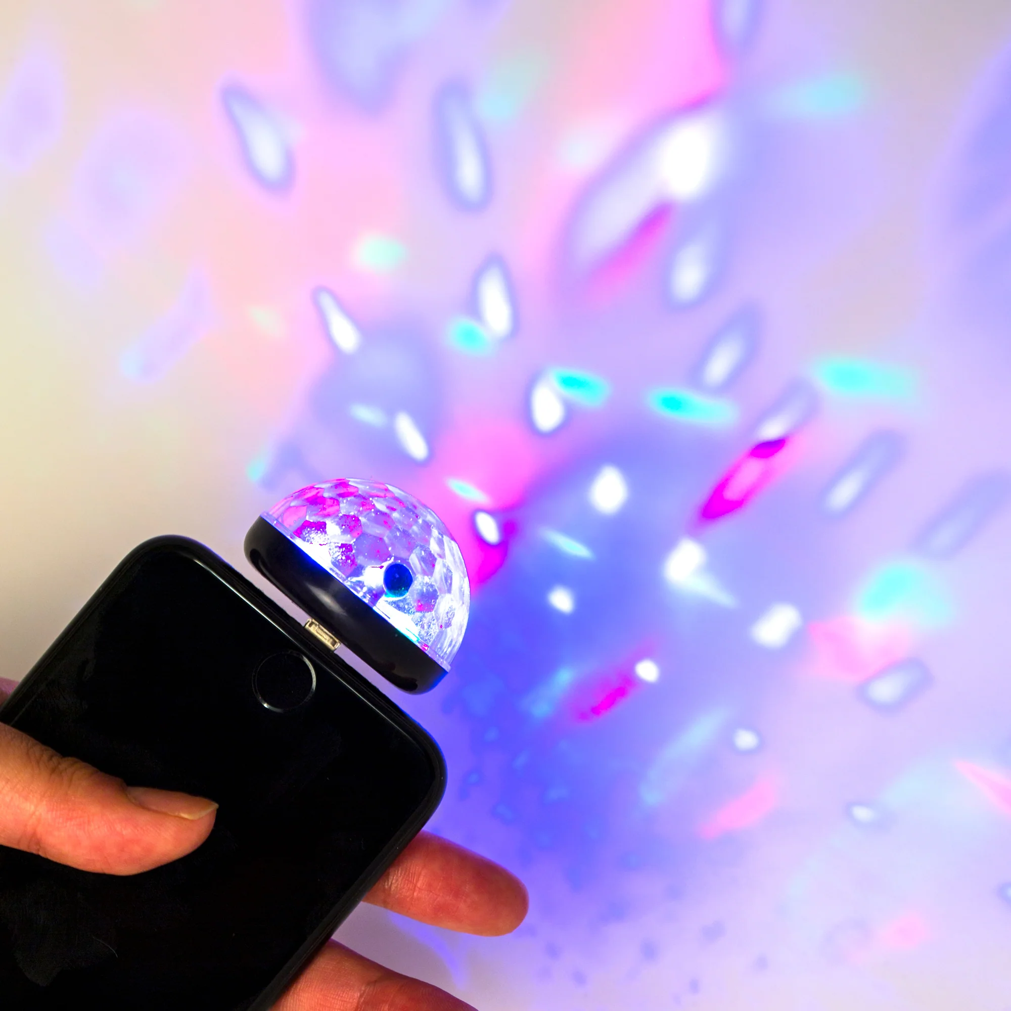 Imagem do produto  Kikkerland Iphone Disco Light Black